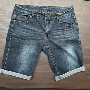 Women’s stretch jean shorts
